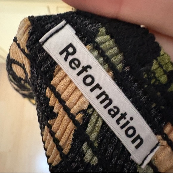 REFORMATION Cave Top‎ Lemon Drop Smocked Puff Sleeve Size 4 - Picture 5 of 8